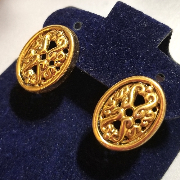Oscar De La Renta Gold Plated Vintage Stud Earrings - Picture 2 of 8